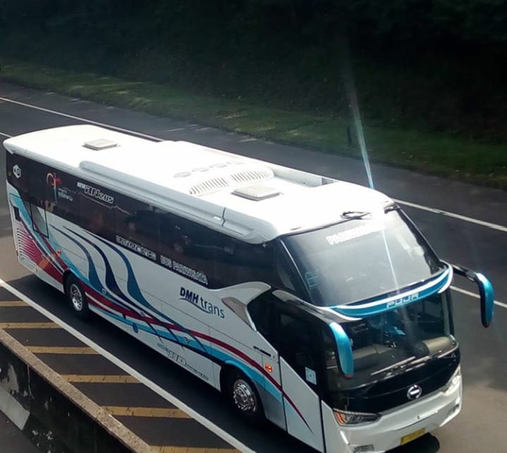 DMH Trans: Pilihan Terbaik Sewa Bus Bandung untuk Perjalanan Wisata